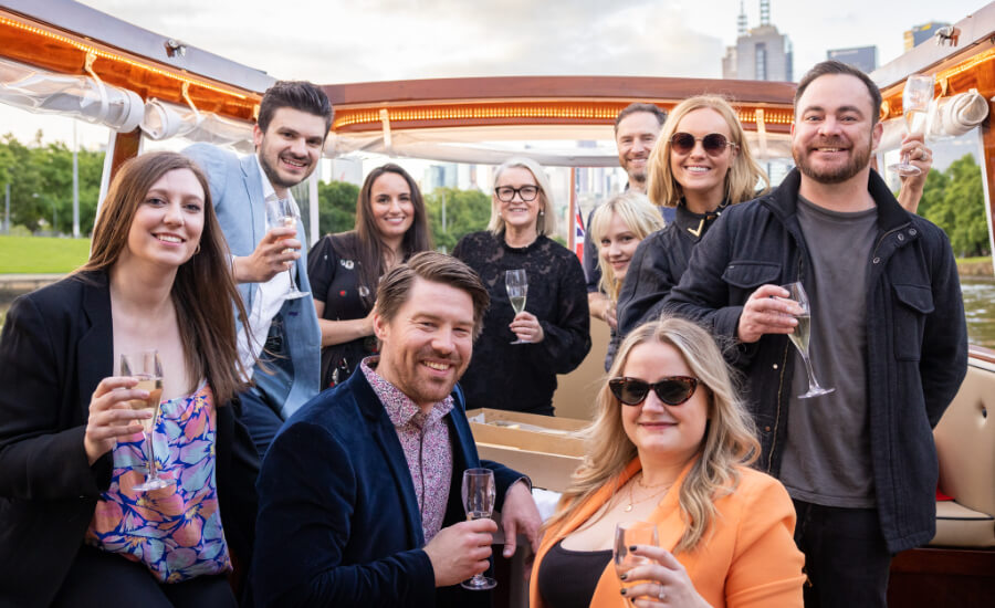 Progressive dinner cruise Melbourne on the Yarra River
