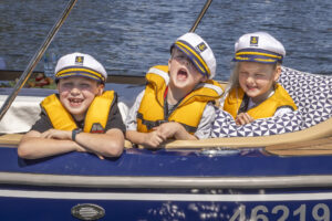 Luxury electric boat hire for School holiday fun hiring foor kids