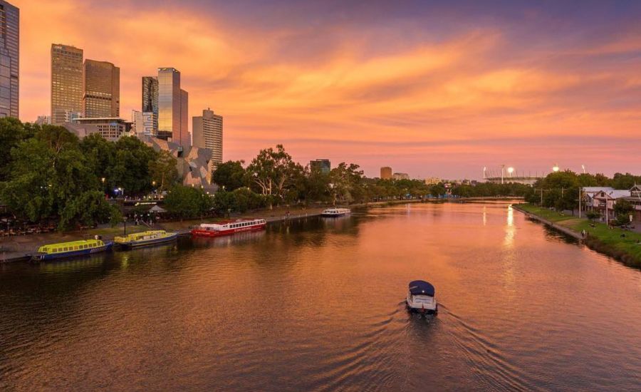 Pia Mae cruising the Yarra River at Sunset